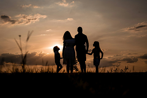 Familien - Quelle: Foto von Tá Focando auf Unsplash
      